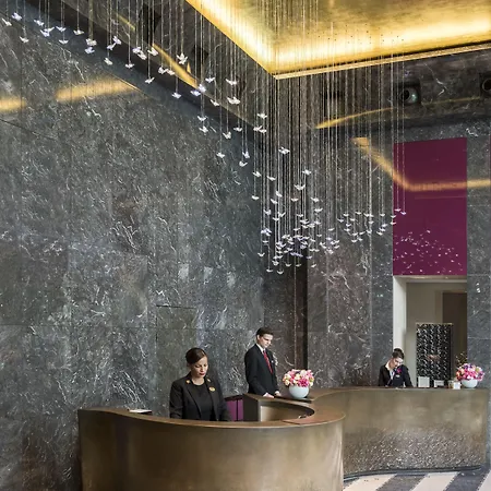 Mandarin Oriental, Hotel