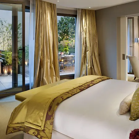 Mandarin Oriental, Hotel