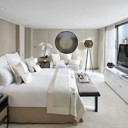 Mandarin Oriental, Hotel