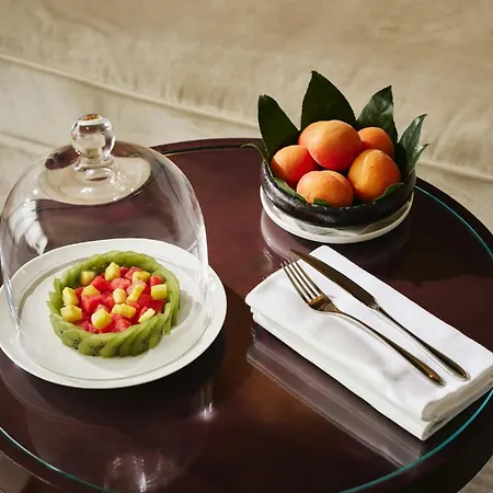 Mandarin Oriental, Hotel