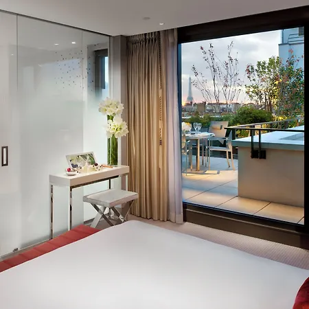 Mandarin Oriental, Hotel