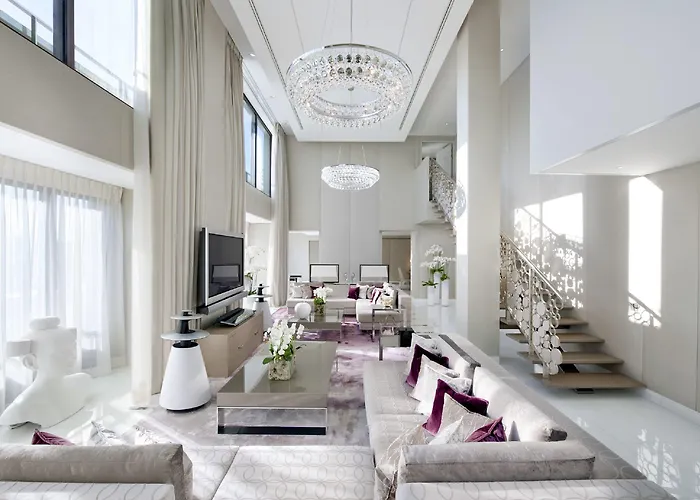 Mandarin Oriental, Hotel