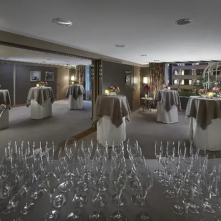 Mandarin Oriental, Szálloda